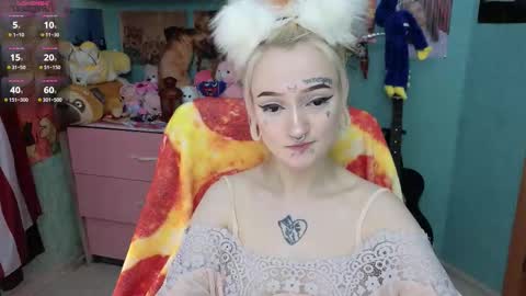 Manuela online show from 11/16/25, 08:03