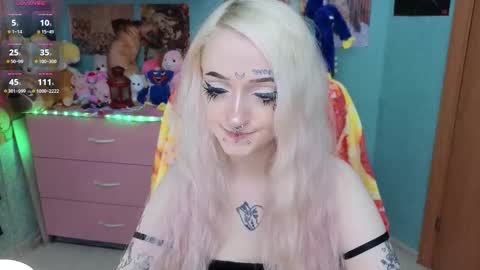 Manuela online show from 11/17/25, 08:36