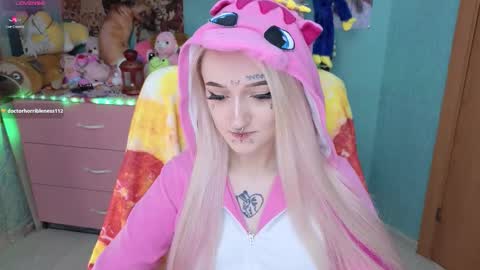 Manuela online show from 11/24/25, 03:39