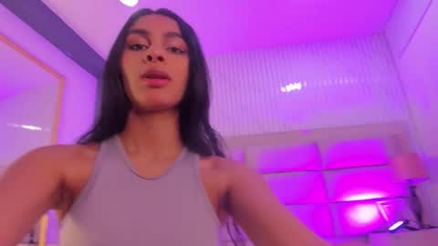 Snapshot of manuelaevans_ chatting on 02/21/26, 09:05 Manuela online show from 02/21/26, 09:05