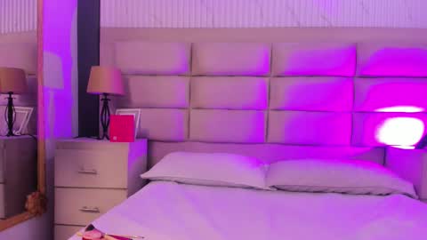 Snapshot of manuelaevans_ chatting on 02/27/26, 08:42 Manuela online show from 02/27/26, 08:42