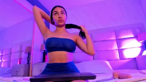 Snapshot of manuelaevans_ chatting on 03/18/26, 09:29 Manuela online show from 03/18/26, 09:29