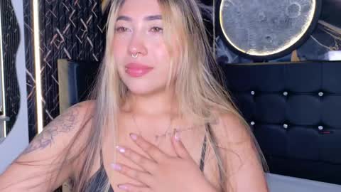 Snapshot of manuelaveelez chatting on 05/23/26, 05:01 Manuela online show from 05/23/26, 05:01