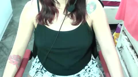 Snapshot of manuescarlate13 chatting on 04/28/26, 02:27 Manu Escarlate online show from 04/28/26, 02:27