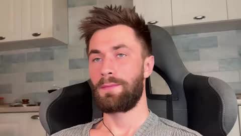 Snapshot of manussa69 chatting on 03/19/26, 12:58 Manussa and Edward online show from 03/19/26, 12:58