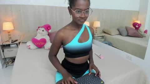 Mara Sinclair online show from 06/12/26, 07:35
