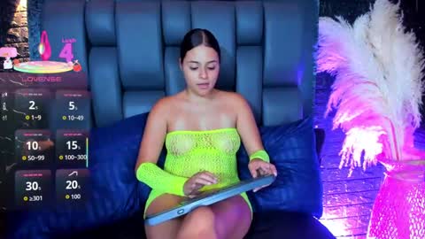maraa_rivera online show from 11/21/25, 08:40