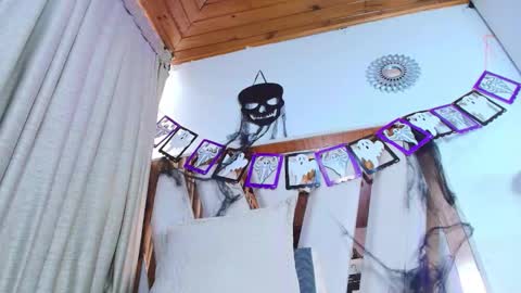 maraa_x online show from 10/09/25, 08:07