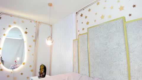 Snapshot of maraluna_ chatting on 02/01/25, 05:37 Maraluna online show from 02/01/25, 05:37