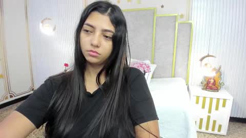 Snapshot of maraluna_ chatting on 11/16/25, 11:38 Maraluna online show from 11/16/25, 11:38
