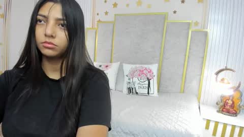 Snapshot of maraluna_ chatting on 11/28/25, 10:29 Maraluna online show from 11/28/25, 10:29