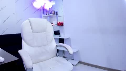 Snapshot of maramartinez_ chatting on 06/11/26, 12:32 maramartinez_ online show from 06/11/26, 12:32