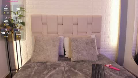 Snapshot of maraswan_ chatting on 02/25/26, 04:44 Mara online show from 02/25/26, 04:44