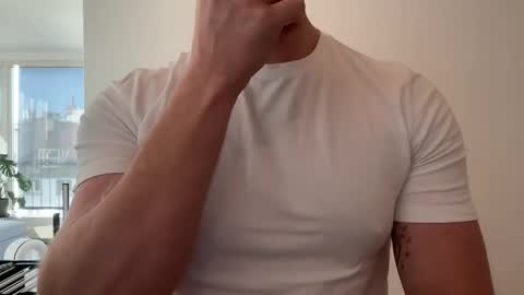 Snapshot of marcb212 chatting on 03/03/25, 10:28 marcb212 online show from 03/03/25, 10:28