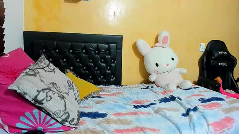 Snapshot of marce_hot20 chatting on 03/07/25, 12:04 marcela online show from 03/07/25, 12:04