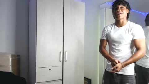 Snapshot of marcelo_dosantos77 chatting on 10/10/25, 03:22 MARCELO online show from 10/10/25, 03:22