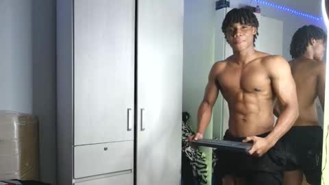 Snapshot of marcelo_dosantos77 chatting on 10/27/25, 01:09 MARCELO online show from 10/27/25, 01:09