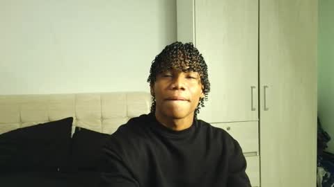 Snapshot of marcelo_dosantos77 chatting on 12/19/25, 05:25 MARCELO online show from 12/19/25, 05:25