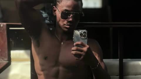 Snapshot of marcelo_dosantos77 chatting on 12/20/25, 04:30 MARCELO online show from 12/20/25, 04:30