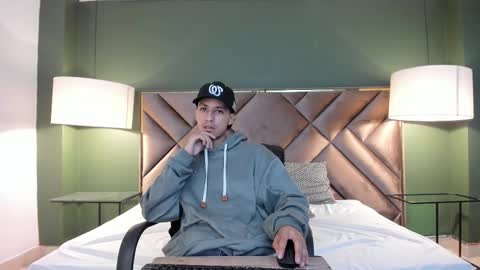 marcus_jeron online show from 10/22/25, 09:47