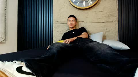 Snapshot of marcus_jeron chatting on 05/03/26, 01:22 marcus_jeron online show from 05/03/26, 01:22