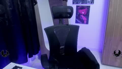 Snapshot of marcydark___ chatting on 07/23/26, 10:51 help me with 100 hands up online show from 07/23/26, 10:51