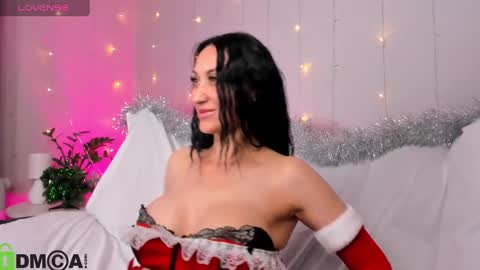 Snapshot of margaret_clark chatting on 12/24/24, 12:22 Margaret Clark online show from 12/24/24, 12:22