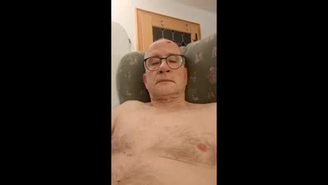 Snapshot of marginalie chatting on 12/18/25, 07:14 marginalie online show from 12/18/25, 07:14