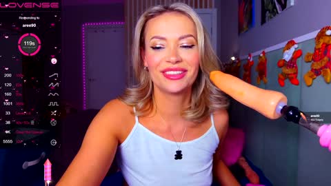 Snapshot of margohotty chatting on 12/24/24, 08:22 Margo for you   online show from 12/24/24, 08:22