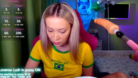 Snapshot of margohotty chatting on 10/31/25, 04:13 Margo for you   online show from 10/31/25, 04:13