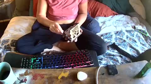 Elle online show from 09/10/25, 02:39