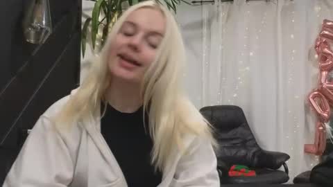 margot_robbie7 online show from 02/14/25, 03:00