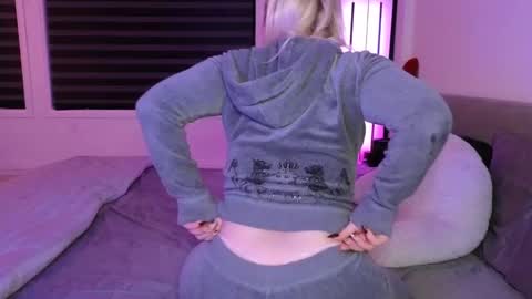 margot_robbie7 online show from 10/16/25, 11:28