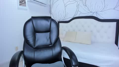 Margot  online show from 01/31/25, 12:07