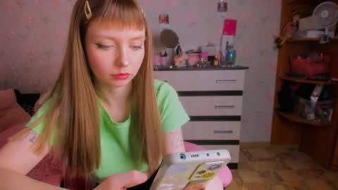 Margot  my wishlist in profile . online show from 04/21/26, 03:02