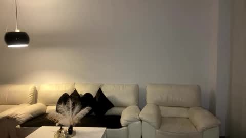 Margot online show from 11/23/25, 10:42