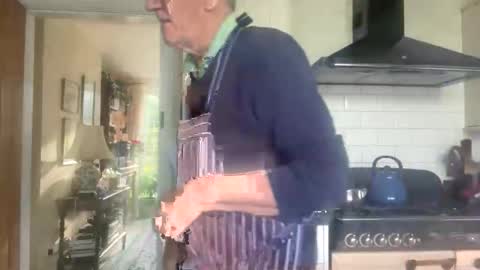 Snapshot of marhea260751 chatting on 12/22/25, 12:02 marhea online show from 12/22/25, 12:02