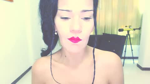 Snapshot of mari4you69 chatting on 09/10/25, 01:44 mari4you69 online show from 09/10/25, 01:44