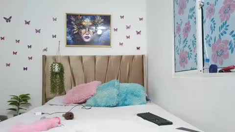 Snapshot of mari_curls chatting on 09/20/25, 03:29 mari_curls online show from 09/20/25, 03:29
