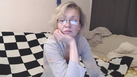 Snapshot of maria_lisica chatting on 12/04/24, 06:22 Mari online show from 12/04/24, 06:22