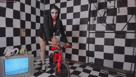 MARIA HERRERA  online show from 10/24/25, 10:17