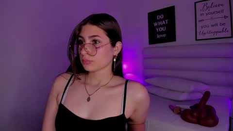 Snapshot of mariam_scott18 chatting on 01/21/25, 10:30 Mariam online show from 01/21/25, 10:30