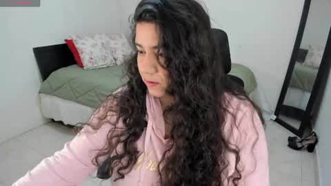 Snapshot of mariamcastillo chatting on 04/22/26, 08:43 Mariam Castiblanco online show from 04/22/26, 08:43