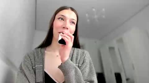 Snapshot of mariamceleste chatting on 06/16/26, 12:46 Mariam online show from 06/16/26, 12:46