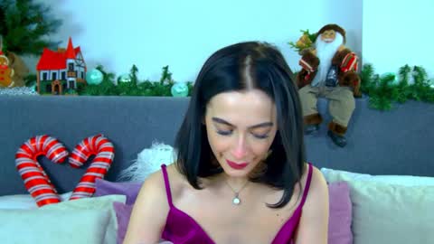 Snapshot of mariamenson chatting on 12/15/24, 05:02 MariaMenson online show from 12/15/24, 05:02