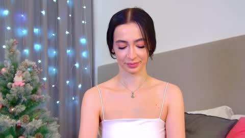 Snapshot of mariamenson chatting on 12/17/24, 06:31 MariaMenson online show from 12/17/24, 06:31