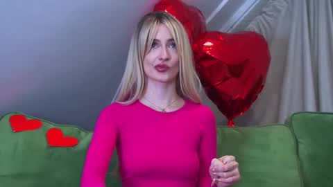 Snapshot of mariamenson chatting on 03/01/25, 05:09 MariaMenson online show from 03/01/25, 05:09