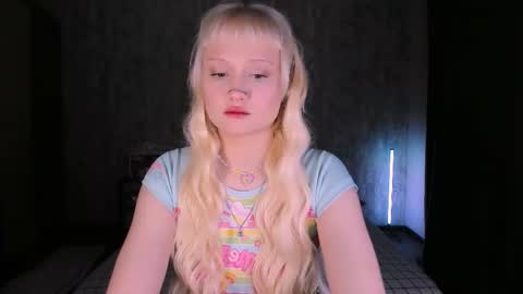 Snapshot of mariamilkis chatting on 11/09/25, 01:42 Maria online show from 11/09/25, 01:42