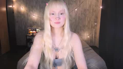 Snapshot of mariamilkis chatting on 11/30/25, 02:26 Maria online show from 11/30/25, 02:26