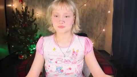 Snapshot of mariamilkis chatting on 12/22/25, 04:31 Maria online show from 12/22/25, 04:31